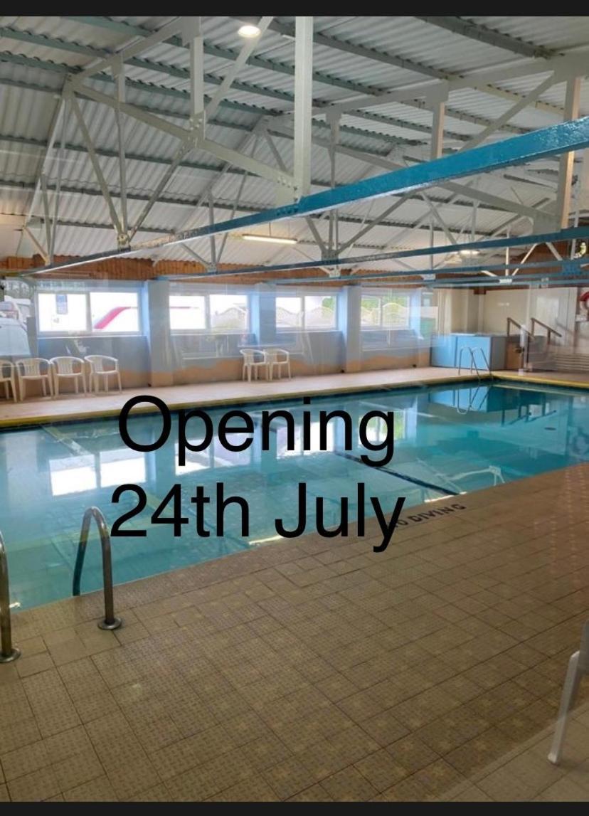 44 Gower Holiday Village Ty Gwyr Cosy 2 Bedroom Chalet Swansea Exterior foto